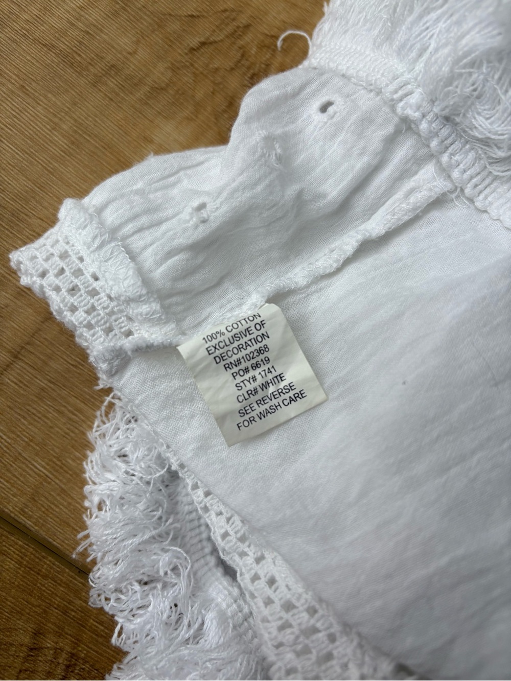 blue island White Boho Eyelet Crochet Trim Off-Shoulder Swim Coverup. Size Large - Picture 7 of 10
